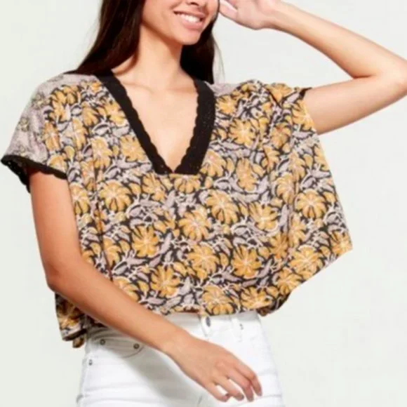 FREE PEOPLE SHORT SLEEVE BLACK LEILANI PRINTED CROP TOP - Picture 4 of 5